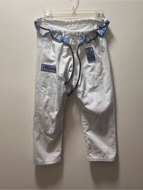 Prodigy Kids Durable Brazilian Ju-Jitzu BJJ, Sz M2, White with Blue Accents